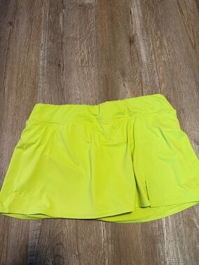 Lands End swim skirt
LIME GREEN